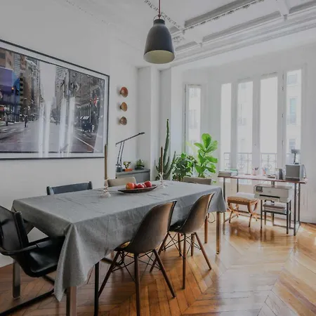 Serein Appt With Balcony - 3bd 5p - Canal St Martin Apartment Paris