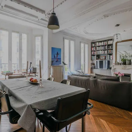 Serein Appt With Balcony - 3bd 5p - Canal St Martin