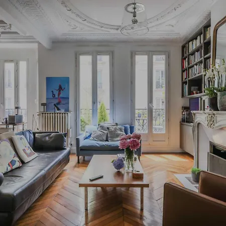 Serein Appt With Balcony - 3bd 5p - Canal St Martin Apartment Paris