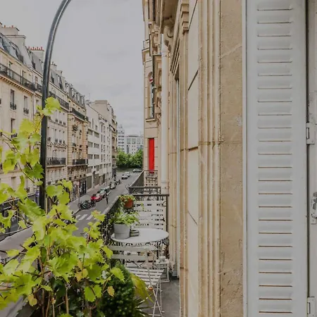 Serein Appt With Balcony - 3bd 5p - Canal St Martin