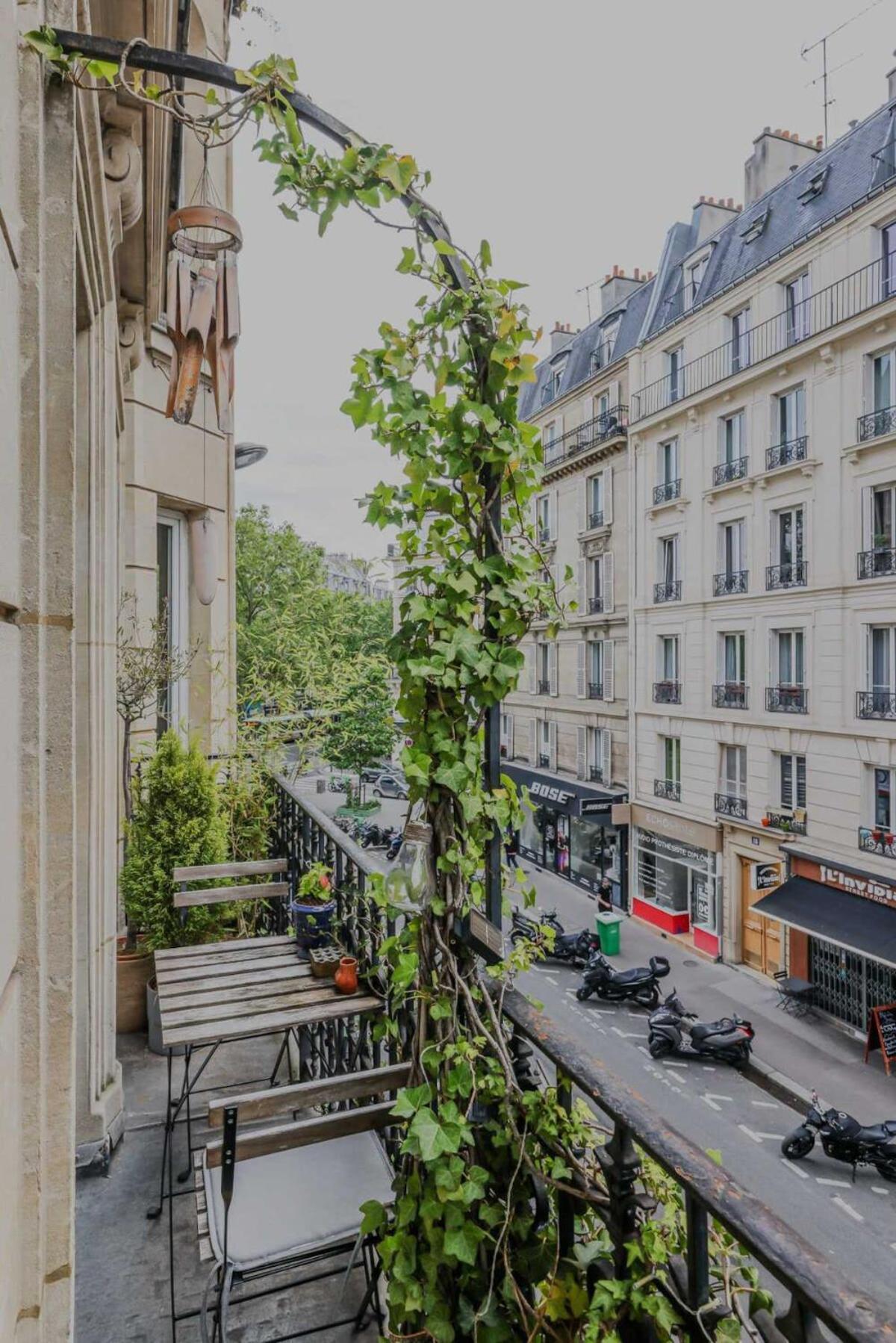Serein Appt With Balcony - 3bd 5p - Canal St Martin